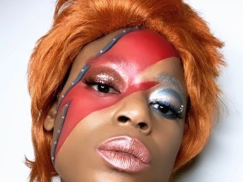 These Makeup Artists Are Recreating David Bowie’s Most Iconic Looks While in Isolation Ziggy Stardust Makeup, Stardust Makeup, David Bowie Makeup, Pop Star Fancy Dress, Makeup Icons, Iconic Looks, Coping Mechanism, Gold Palette, Vogue Beauty