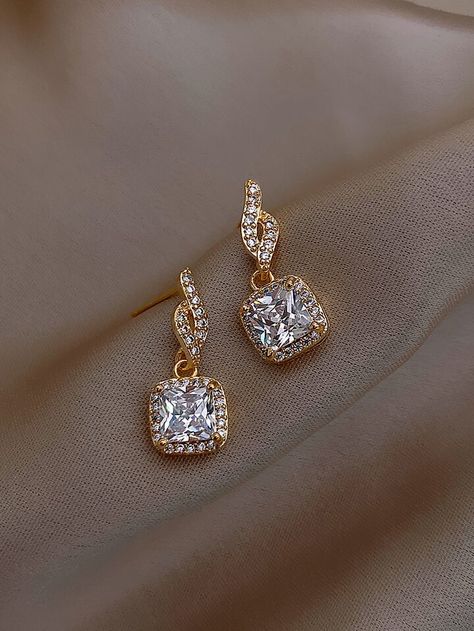 Small Earrings Gold, Gold For Women, Types Of Earrings, Drop Earrings Gold, Gold Earrings For Women, Jewelry Fashion Trends, Classy Jewelry, Gold Earrings Designs, Fancy Jewellery