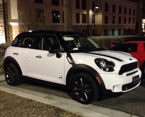 White mini coopers countryman White Mini Cooper Countryman, Mini Cooper Countryman R60, Mini Cooper Countryman Aesthetic, Minicooper Mini Coopers, Cute Mini Cooper, Mini Cooper Modified, White Mini Cooper, Mini Cooper Sd, Mini Cooper Convertible