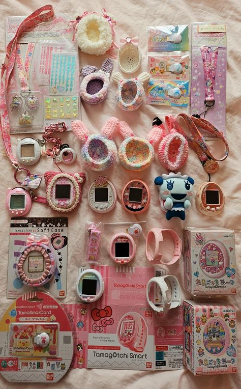 Tamagotchi Fanart, Aesthetic Tamagotchi, Tamagotchi Aesthetic, Cute Tamagotchi Art, Josie Core, Tamagotchi Charm, Anik Anik, Vintage Tamagotchi, Tamagotchi Original