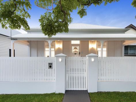 Front Verandah, Modern Fence Design, House Fence Design, Front Fence, White Fence, Boundary Walls, Farm Cottage, Grey Houses, Modern Fence