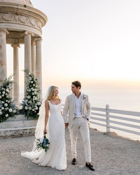 romantic wedding photo at Son Marroig in Mallorca Mallorca Wedding Invitation, Mallorca Wedding Venues, Mallorca Elopement, Pictures Of Jasmine, Spain Wedding Photography, Malibu Wedding Photography, Wedding Tux, Elopement, Destination Wedding