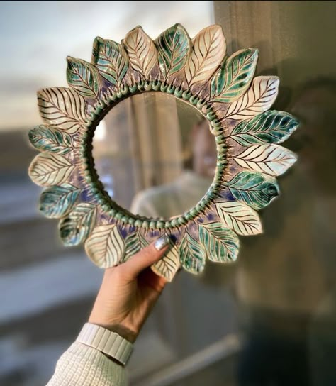 Clay Mirror, Unusual House, Ceramic Mirror, Ideas Para Manualidades, Plaster Wall Art, Photo Wall Decor, Handmade Paper Crafts, Cerámica Ideas, Ceramic Inspiration