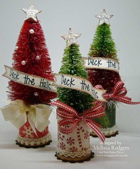 Spool Ornaments, Natal Country, Bottlebrush Trees, Spool Crafts, Vintage Christmas Crafts, Paper Divas, Bottle Brush Christmas Trees, Brush Trees, Brush Tree