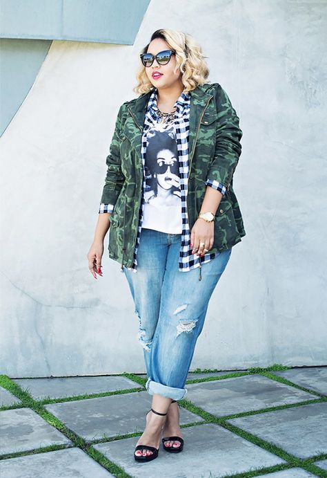 Jeans e camuflado, combinação perfeita pra todas! Gabi Fresh fashion blogger Boyfriend Jeans Kombinieren, Plus-koon Muoti, Plus Size Street Style, Plus Size Looks, Look Plus Size, Fall Clothing, Mode Casual, Curvy Plus Size, Outfit Trends