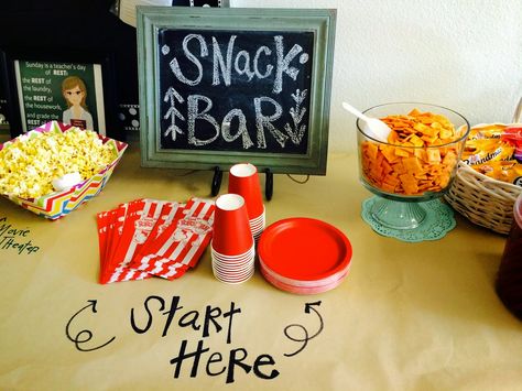 Super cute idea for a snack bar for Teacher Appreciation week or to set up for half days when we have parent teacher conferences...  Love the snack ideas and the funny teacher printables! Teacher Appreciation Food Ideas, Snack Bar Ideas, Teacher Candle Gift, Teacher Encouragement, Christmas Diy Kids, Staff Appreciation Week, Teacher Treats, Parent Teacher Conferences, Snack Table