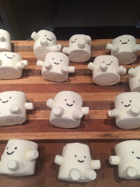 Marshmallow Decoration Ideas, Marshmallow Centerpieces, Marshmallow Animals, Marshmallow Balls, Marshmallow Character, Marshmallow Food, Halloween Marshmallows, Marshmallow Art, Marshmallow People