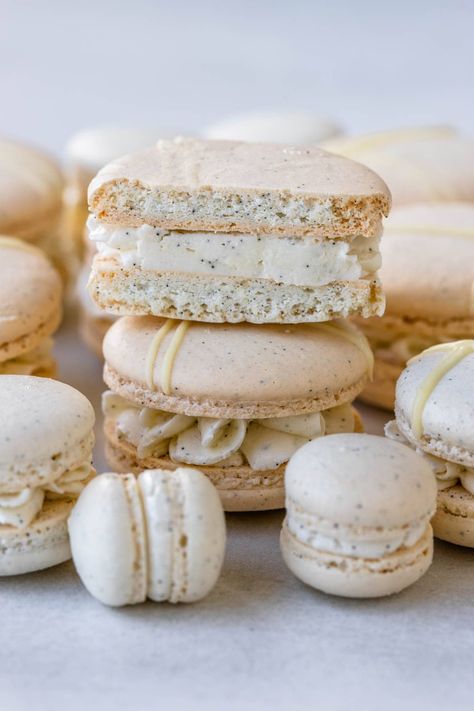 Vanilla Macarons Recipe, Ganache Macaron, Vanilla Ganache, Vanilla Macarons, Powdered Food Coloring, Macarons Recipe, Macaron Filling, Macaron Flavors, French Macaroons