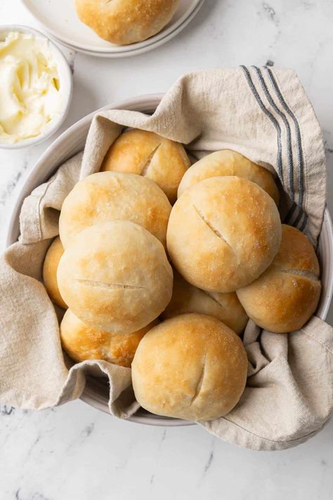 Brown Bread Rolls, Feelgoodfoodie Recipes, French Bread Rolls, Best Dinner Roll Recipe, Food Polls, French Rolls, Dinner Roll Recipe, Bread Dinner, Feel Good Foodie