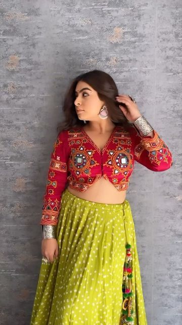 Navaratri Choli Design, Navaratri Blouse Designs Latest, Blouse Designs Latest For Navratri, Lengha Choli For Navratri, Gujarati Blouse Design, Blouse Pattern For Navratri, Navratri Choli Designs Blouses, Top For Navratri, Rabari Work Blouse