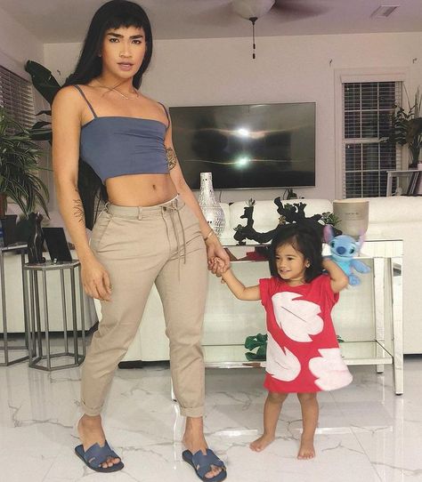 Nani Costume, Lilo And Nani, Lilo Costume, Taylor Gang, Bretman Rock, Mommy Me Outfits, Twin Halloween, Spooky Halloween Costumes, Themed Halloween Costumes