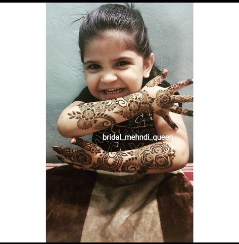 Kids Mahendi Design Simple Front Hand, Mehandi Designs For Baby Girl, Mahendi For Kids Girl, Short Mehndi Design For Kids, Baby Mehandi Designs, Baby Mehendi Designs, Kids Hand Mehndi Design, Kids Mehendi Designs Hands, Baby Girl Mehndi Design