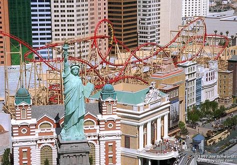 New York, New York Rollercoaster - Las Vegas Vegas Roller Coaster, Circus Circus Las Vegas, New York Hotel, Theme Tattoo, New York Hotels, Vegas Vacation, Roller Coaster Ride, Roller Coasters, Vegas Trip