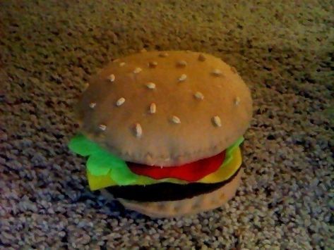 Felt Burger, Felt Hamburger, Felt Food, Human Development, 6th Birthday Parties, Felt Diy, Felting Projects, Free Tutorial, Cheeseburger