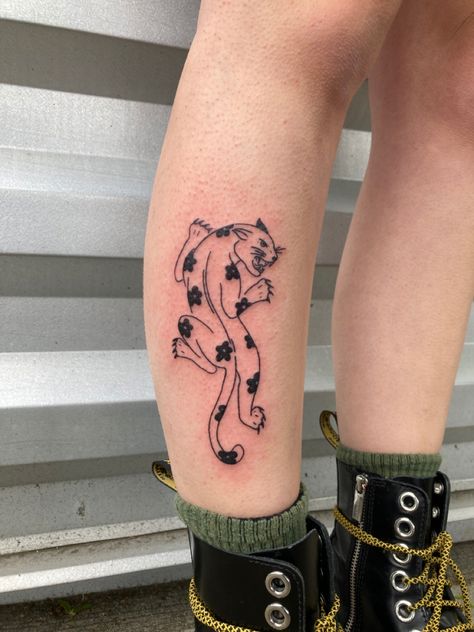 Love Panther Tattoo Traditional, Flower Panther Tattoo, Panther Hip Tattoos Women, Feminine Panther Tattoo For Women, Floral Panther Tattoo, Feminine Black Panther Tattoo, Panther Tattoo Minimalist, Cute Panther Tattoo, Simple Panther Tattoo