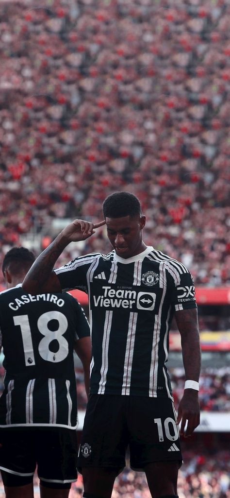 Marcus Rashford Aesthetic, Football Players Aesthetic, Aesthetic Football Wallpaper, Sports Aesthetics, Man City Team, Manchester United Old Trafford, Best Soccer Shoes, Curry Wallpaper, Football Players Photos