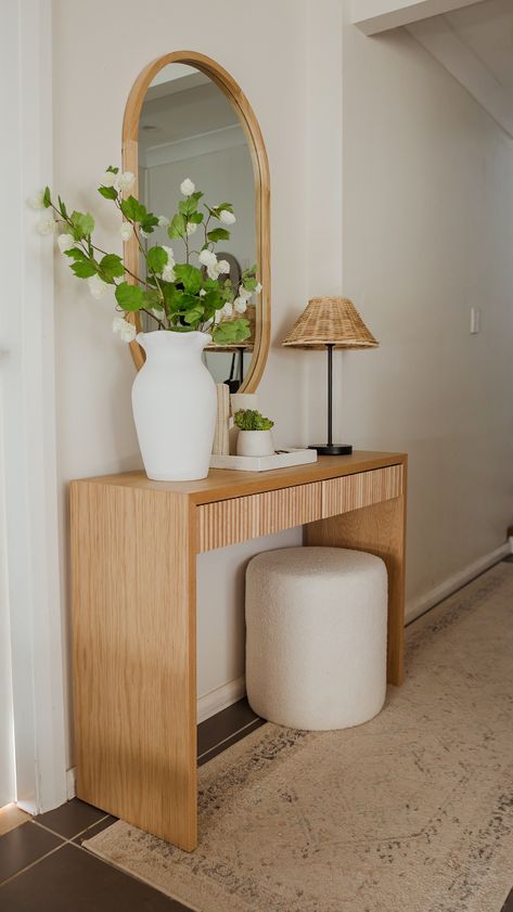 🌟 Discover the perfect Entry Console: An oasis of calm and breathtaking beauty! ✨  🏡 Seeking tranquility in your home? Look no further! @Bekhalliday has a beautiful talent, selecting and styling our Alice Console in her home. 😍✨  Image + Styling I @bekhalliday Product I Alice Console / Natural  #entryconsole #homeinteriors #calmingvibes #interiordesign #beautyinthesmallthings #melbdesignco #melbdesign Small Entry Console, Table Console, Entrance Console Design, Green Accent Walls, Furniture Design Inspiration, Console Table Decorating, Console Table Hallway, Flat Ideas, Flex Room