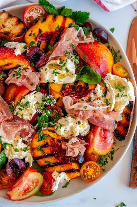 Grilled Nectarine Burrata Prosciutto Salad - The best way to enjoy juicy summertime nectarines, grilled up with cherries, tomatoes, burrata cheese, sliced prosciutto, drizzled with a lemon herb vinaigrette. From aberdeenskitchen.com #grilled #nectarine #tomatoes #cherries #burrata #prosciutto #salad #lemon #herb #vinaigrette #summer #BBQ #recipe Prosciutto Salad, Sommer Mad, Grilled Salad, Plats Healthy, Lots Of Food, Dinner Party Summer, Summer Meals, Salad Ideas, Nectarine