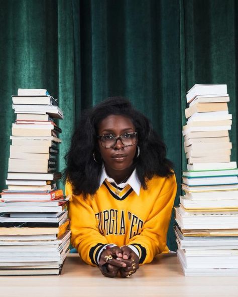 College Student Photoshoot, Scholar Photoshoot, Academic Photoshoot, Teacher Photoshoot Ideas, Classroom Portrait, Classroom Photoshoot, Student Photoshoot, Books Photoshoot, Black College Students