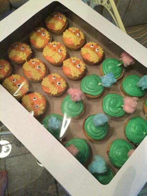 Lorax Aesthetic, Lorax Cupcakes, Group Snacks, Lorax Birthday Party, Summer Bucket List 2023, Lorax Birthday, Doctor Suess Birthday, Lorax Party, Dr Seuss Cake