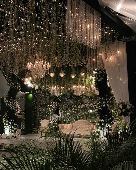 Pakistani Wedding Decor, Wedding Organiser, Dream Wedding Reception, Wedding Decor Photos, Hanging Gardens, Wedding Stage Design, Desi Wedding Decor, Dream Wedding Decorations, Wedding Planning Decor