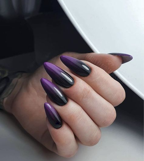 Black And Purple Ombre Nails, Black And Purple Nails, Black Ombre Nails, Black Almond Nails, Dark Purple Nails, Purple Ombre Nails, Violet Nails, Unghie Sfumate, Purple Nail Art