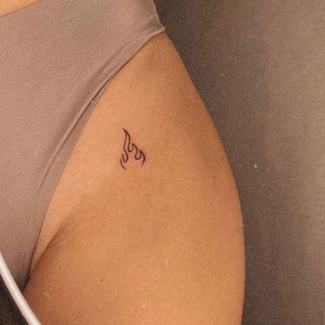 Charm Tattoo, Hidden Tattoos, Hip Tattoos Women, Small Girl Tattoos, Petite Tattoos, Stylist Tattoos, Cute Tattoos For Women, Classy Tattoos, Discreet Tattoos