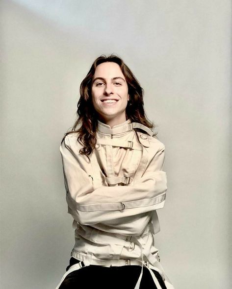 happy birthday to sammy! Sam Kiszka, Gucci Flora, Lucy Boynton, Romantic Fashion, Straight Jacket, Colourful Flowers, Greta Van Fleet, High Ponytail, Ashley Graham