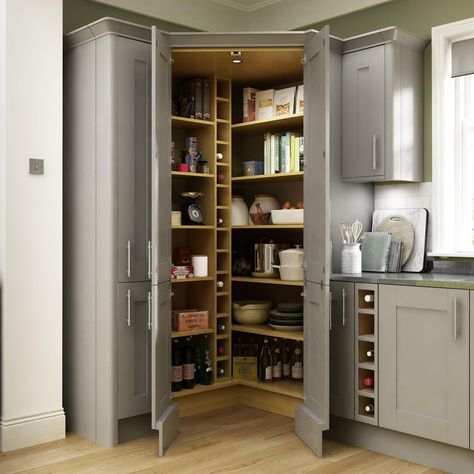 Corner style Kitchen Corner Pantry, Benchmarx Kitchen, Corner Pantry Ideas, Corner Pantry Cabinet, Corner Kitchen Pantry, Pantry Layout, Kitchen Larder, Corner Kitchen Cabinet, Corner Kitchen