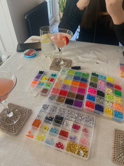 Making Bracelets With Friends Aesthetic, Friendship Bracelets Making Aesthetic, Friend Bracelets Aesthetic, Bracelet Making Aesthetic, Bracelet Making Party, Friendship Bracelet Aesthetic, Slumber Party Aesthetic, Friendship Bracelets Aesthetic, Girly Activities