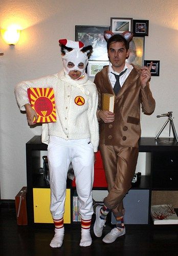 When I saw this movie a year ago… the moment I laid eyes on Ash… I knew I wanted to be him. Head-to-toe how-to: 1) white beanie with a stuffed sock sewn on top. it’s pretty hard t… Old Movie Halloween Costumes, Niche Halloween Costumes, Fantastic Mr Fox Costume, Fox Halloween Costume, Fox Halloween, Movie Halloween Costumes, Fox Costume, Hot Halloween Outfits