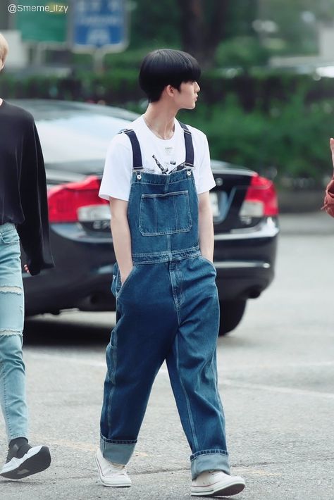 Baggy Dungarees Outfit, Dungarees Outfit Men, Baggy Dungarees, Dungaree Outfit, Male Hoodie, Dr Wardrobe, Overalls Men, Overalls Outfit, Music Store