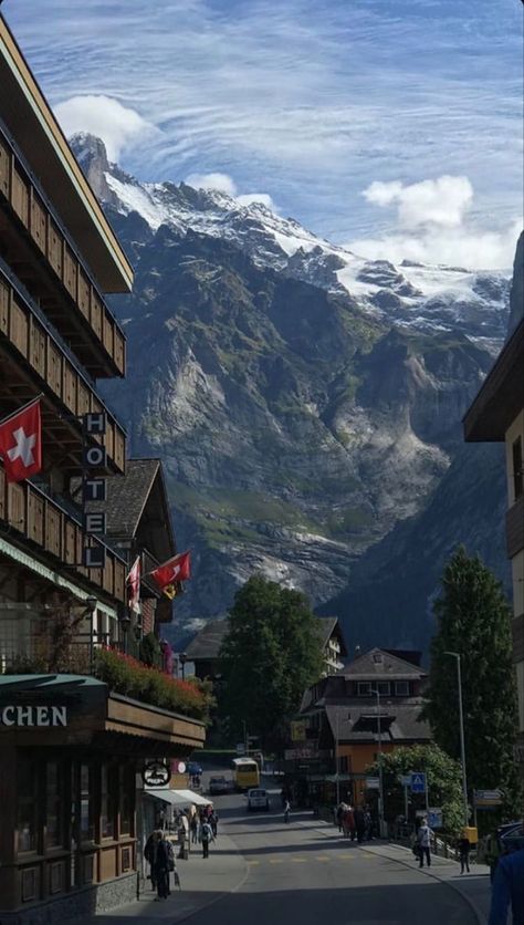 Swiss Wallpaper, City Landscape Aesthetic, Switzerland Train, Nature Photography Aesthetic, Travel Photo Ideas, Travel Photography Ideas, Road Trip Aesthetic, Places Aesthetic, Best Landscape Photography