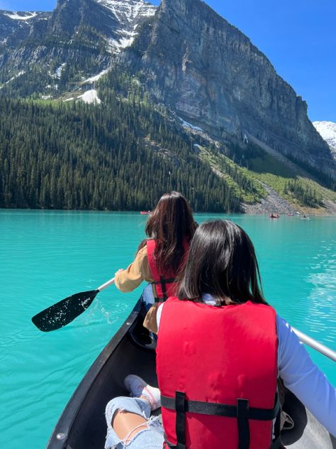 Canada Travel Outfit Summer, Summer In Canada Aesthetic, Summer Canada Aesthetic, Rich Canadian Aesthetic, Canada Summer Travel, Banff Canada Summer Outfit, Summer Canada Outfit, Summer Aesthetic Canada, Banff Canada Aesthetic