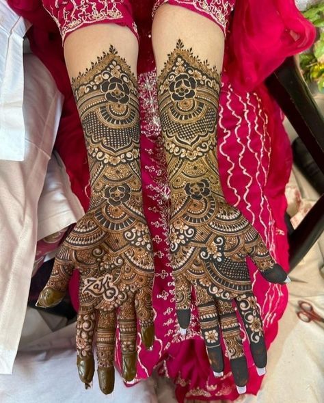 Latest Mehndi Designs Wedding, Bridal Henna Design, Front Mehndi Design, Bridal Mehndi Design, Mehndi Designs Bridal Hands, Design Henna, Simple Mehndi Designs Fingers, Full Mehndi Designs, Engagement Mehndi Designs