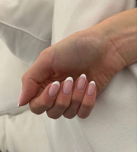 Sns French Tip Almond, Trendy French Manicure Almond, French Tip Sns Nails Almond, French Sns Nails Short, French Manicure Short Almond Nails, Almond Short Nails French, Almond French Manicure Nails, French Tip Nails Sns, French Manicure Almond Nails Short