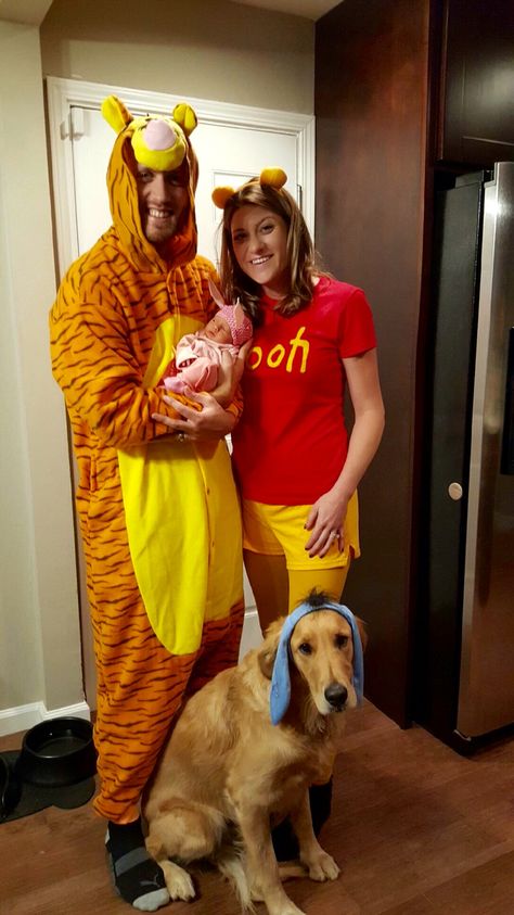 Family Halloween costume ideas with a newborn #halloween #familycostumes #infantcostumes Mens Halloween Costumes Diy, Halloween Costume Couple, Diy Fantasia, Newborn Halloween Costumes, Best Couples Costumes, Mens Halloween, Carnaval Costume, Matching Halloween Costumes, Newborn Halloween