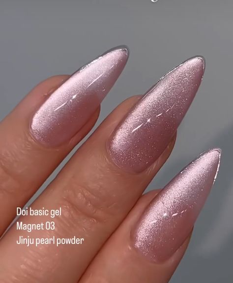 Nails Pointed Almond, Nails Pink Cat Eye, Pink Cateye Nail Design, Korean Cat Eye Nails, Cat Eye Pink Nails, Cat Eye Effect Nails Pink, Pink Cat Eye Nails French Tip, Cute Oval Nails, Pink Magnetic Nails