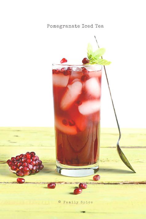 Blueberry Pomegranate Smoothie, Pomegranate Smoothie, Iced Tea Recipes Homemade, Blueberry Pomegranate, Echinacea Benefits, Homemade Iced Tea, Pomegranate Recipes, Drinks Tea, Iced Tea Recipes