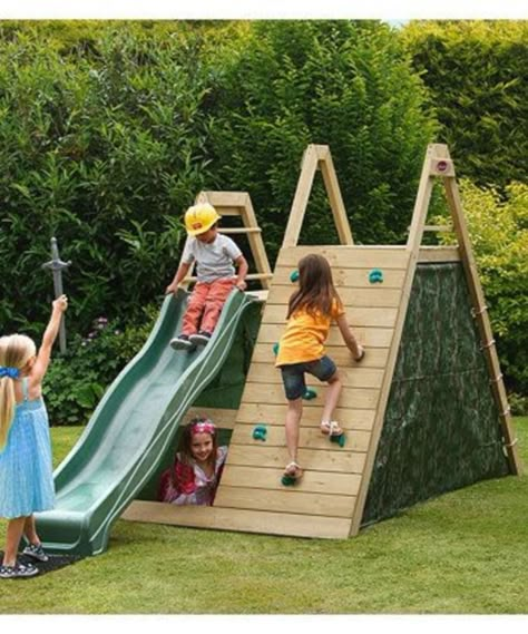 47 Backyard Design Ideas with Children's Slides - Matchness.com Wood Playground, Children's Play Area, Wooden Climbing Frame, Backyard Playset, Kids Backyard Playground, Backyard Trampoline, Garden Activities, Outdoor Play Areas, Diy Playground