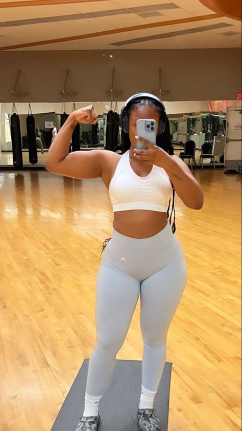 Mid Size Gym Fit, Gym Fit Plus Size, Slim Thick Gym Body Reference, Black Womens Fit Body Goals Curvy, Plus Size Exercise, Workout Outfits Black Women, Gym Outfits Black Women, Curvy Workout Outfit, Plus Size Gym Outfits