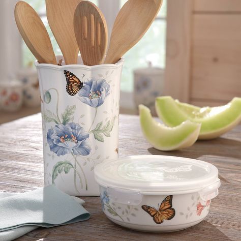 The circular Butterfly Meadow Serve and Store Container comes with a snap-to-seal lid to keep food fresh. This container is made from dishwasher and microwave-safe, durable white ceramic porcelain for easy reheating and cleaning. Butterfly Cottage, Butterfly Kitchen, Bakeware Storage, Butterfly Meadow, Linen Candle, Cup Decorating, Branding Resources, Ceramic Porcelain, Butterfly Theme