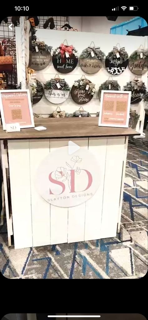 Fair Setup, Craft Show Table, Cricut Stencil, Craft Fair Booth Display, Wood Paintings, Craft Show Booths, Glowforge Ideas, Craft Show Booth, Chalk Crafts