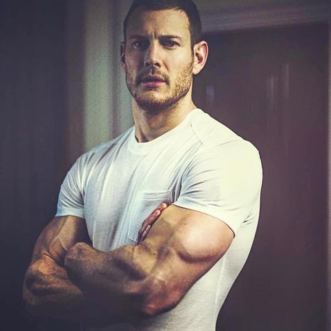 Tom Hopper, Black Sails, Writing Characters, Jokes Pics, Male Poses, Fav Celebs, Writing Inspiration, Face Claims, Actors