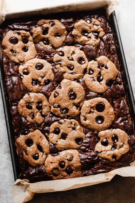 Brookies combine fudgy brown butter brownies with chewy chocolate chip cookies! Layering the two batters in a specific way ensures that everything bakes evenly without one layer over baking. Brown Butter Brownies, Brownies Chewy, Soft Cookies, Butter Brownies, Food Substitutions, Chewy Chocolate Chip, Chewy Chocolate Chip Cookies, Fudgy Brownies, Chocolate Chip Cookie Dough