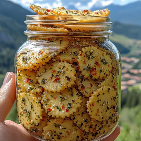 Alabama Firecrackers: The Addictive Snack You Didn't Know You Needed! - KitchensDiary Crackers Saltine, Ritz Cracker Recipes Snacks, Alabama Fire Crackers Recipe, Alabama Firecrackers, Spicy Crackers Recipe, Firecracker Crackers, Avocado Wrap Recipes, Spicy Crackers, Crackers Appetizers