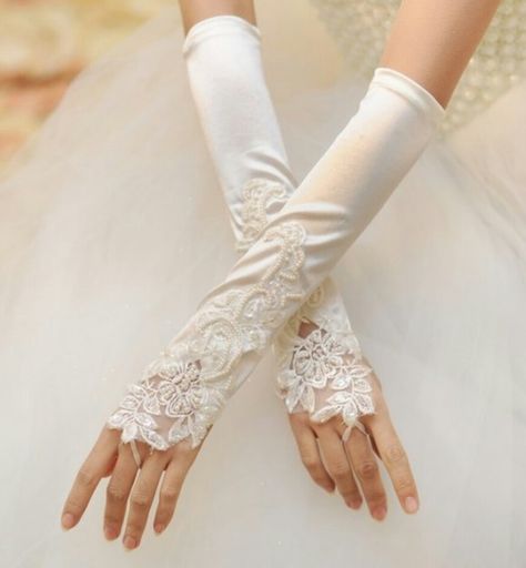 Wedding Dress Gloves, Dress With Gloves, Stylish Wedding Dresses, Headpiece Jewelry, Wedding Gloves, Bridal Gloves, Lace Gloves, Wedding Dress Accessories, Wedding Dresses Plus Size