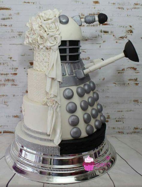 Doctor Who wedding cake :D Doctor Who Cakes, Doctor Who Wedding, Nerd Wedding, Geeky Wedding, Geek Food, Cake Wrecks, Geek Wedding, Cupcake Shops, Giant Cupcakes