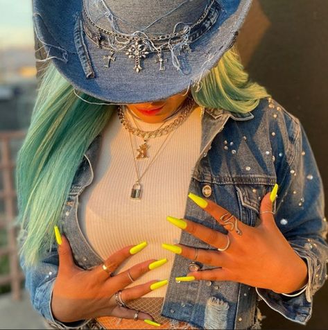 Karol G Inspired Outfits, Karol G Nails, Turquoise Hair Color, Turquoise Hair, Cat Eye Nails, Instagram And Snapchat, Pretty Little Liars, New Year's, Concert Outfit