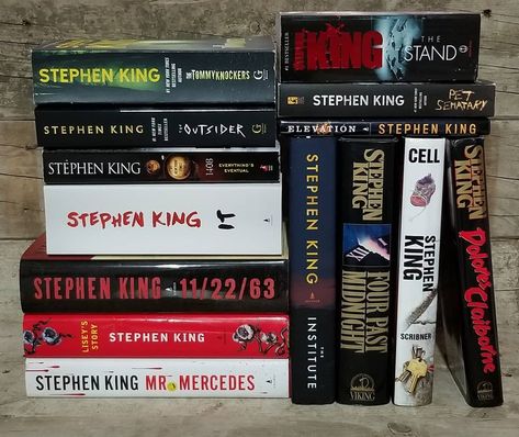 Stephen King Collection, It Book Stephen King, Stephen King Aesthetic, Bookshelf Goals, The Stand Stephen King, Dorcas Meadowes, Steven King, Aesthetic Reading, Stephen King Books